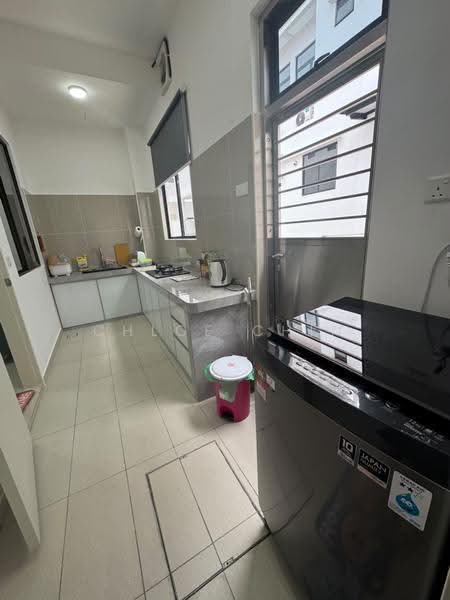 Rumah Teres 2-Tingkat untuk Disewa di Taman Desa Tebrau (Tebrau) - Chloe Chin - Kitchen - PropertyGuru.com.my