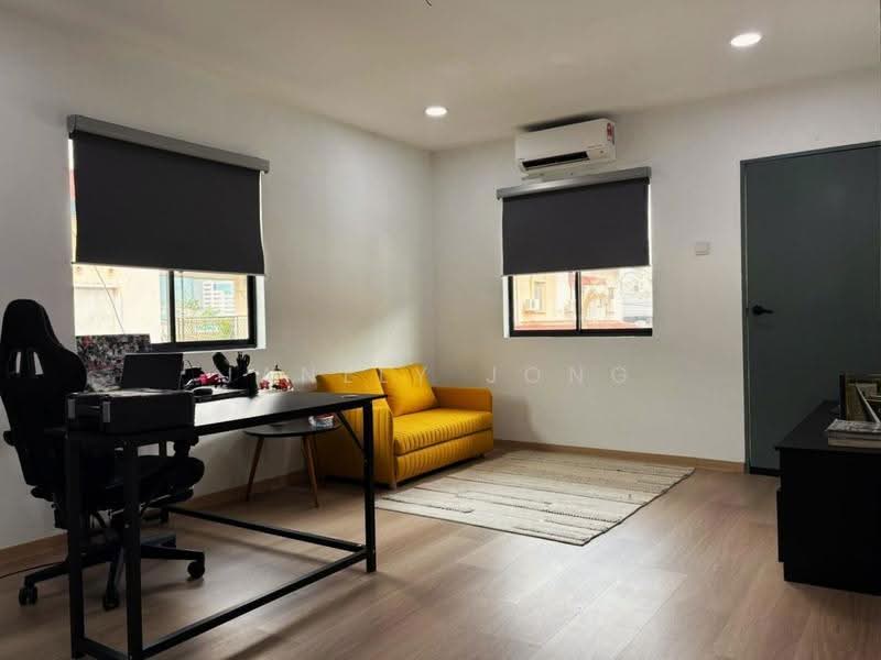 Rumah Banglo untuk Dijual di Kampung Mahmoodiah (Johor Bahru) - Janlly Jong - Study - PropertyGuru.com.my