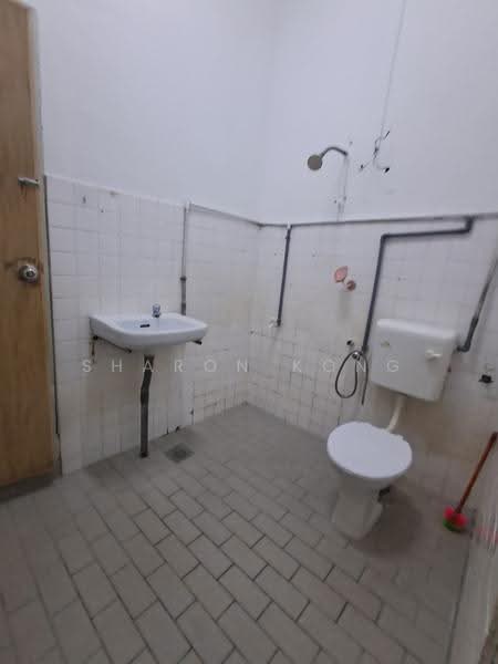 1-storey Terraced House for Rent in Bangsar (Kuala Lumpur) - Sharon Kong - Bathroom - PropertyGuru.com.my