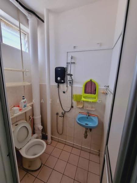 Kondominium untuk Dijual di Desa Permai Indah Flat - Kaze Kang - Bathroom - PropertyGuru.com.my