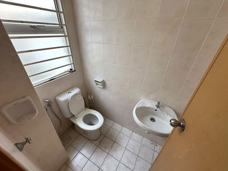 Rumah Kluster untuk Dijual di Taman Anggun (Rawang) - Roman Yap - Bathroom - PropertyGuru.com.my
