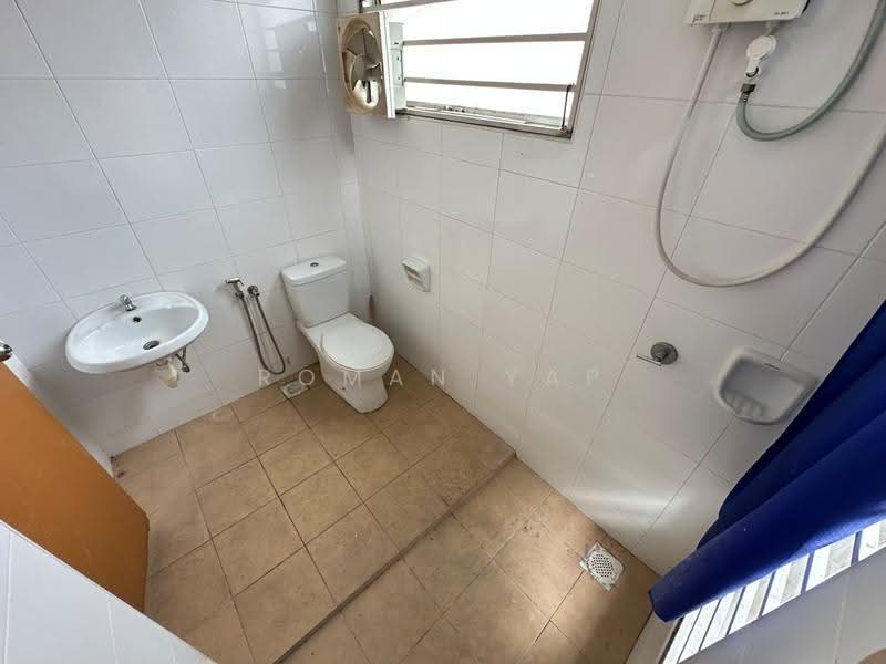 Rumah Kluster untuk Dijual di Taman Anggun (Rawang) - Roman Yap - Bathroom - PropertyGuru.com.my