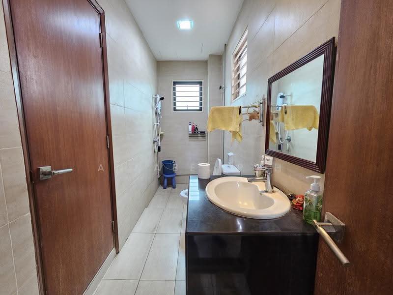 Semi-Detached House for Sale in Taman Bukit Suria II (Cheras) - Annabel Poh - Bathroom - PropertyGuru.com.my