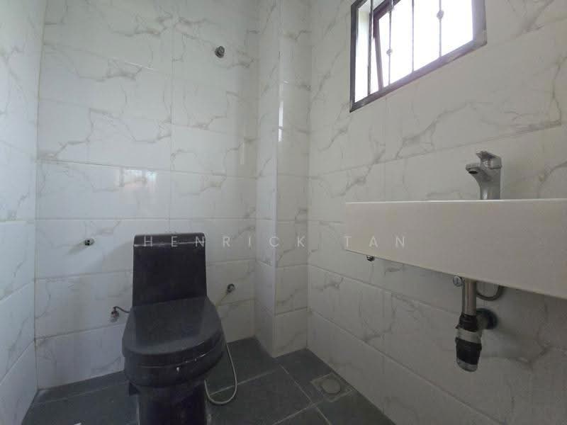 2-storey Terraced House for Sale in Usj 3 (Subang Jaya) - Henrick Tan - Bathroom - PropertyGuru.com.my