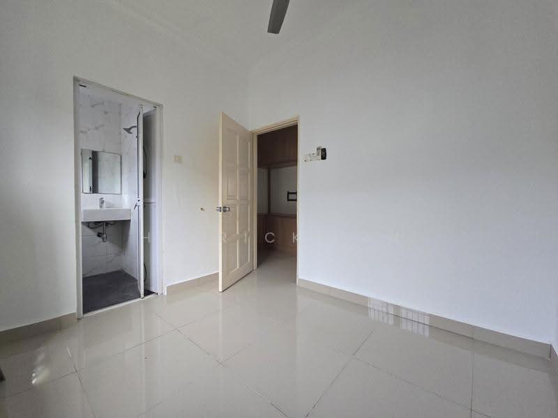 2-storey Terraced House for Sale in Usj 3 (Subang Jaya) - Henrick Tan - Bathroom - PropertyGuru.com.my