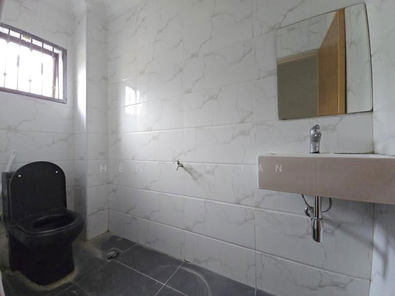 2-storey Terraced House for Sale in Usj 3 (Subang Jaya) - Henrick Tan - Bathroom - PropertyGuru.com.my