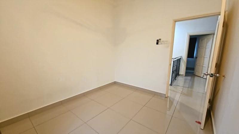 2-storey Terraced House for Sale in Usj 3 (Subang Jaya) - Henrick Tan - Corridor - PropertyGuru.com.my