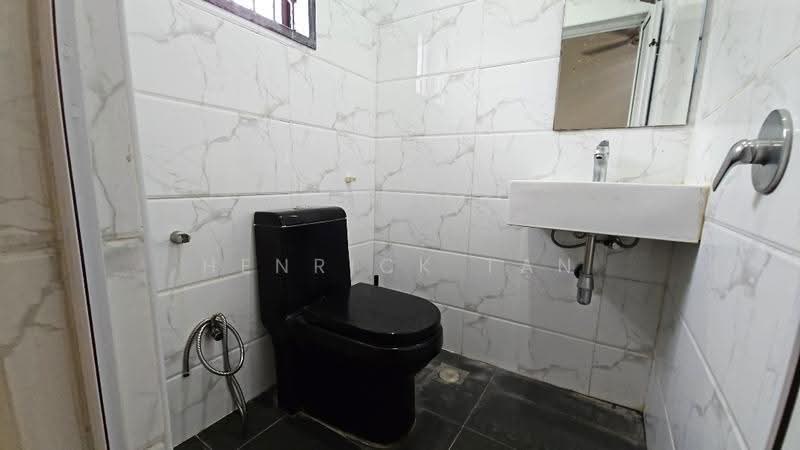 2-storey Terraced House for Sale in Usj 3 (Subang Jaya) - Henrick Tan - Bathroom - PropertyGuru.com.my