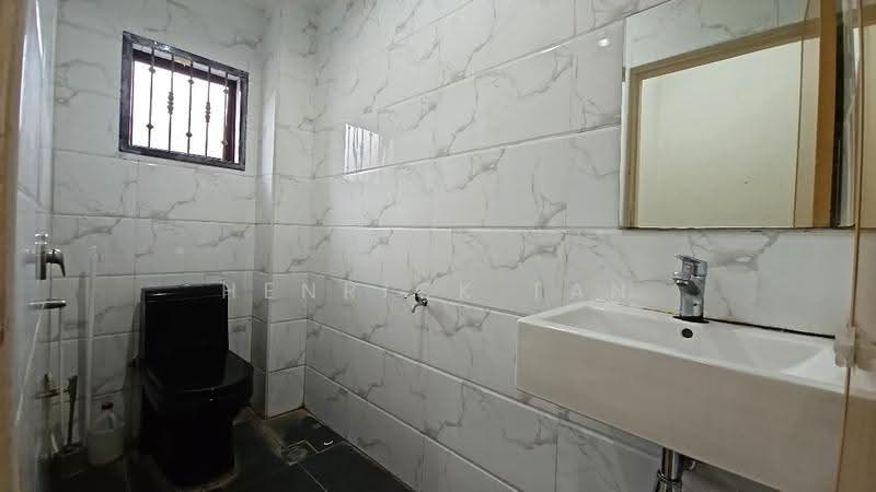 2-storey Terraced House for Sale in Usj 3 (Subang Jaya) - Henrick Tan - Bathroom - PropertyGuru.com.my