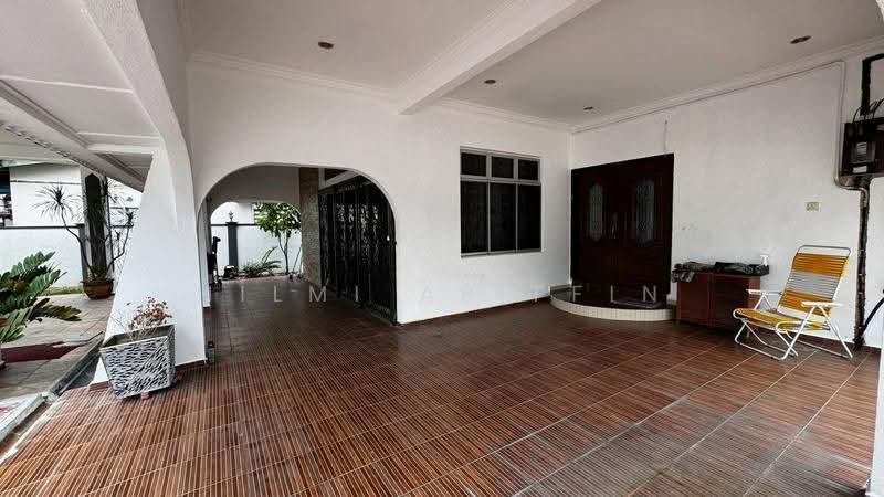 Rumah Banglo untuk Disewa di Ampangan (Negeri Sembilan) - Hilmi Ariffin - Entrance - PropertyGuru.com.my