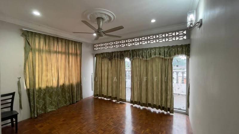 Rumah Banglo untuk Disewa di Ampangan (Negeri Sembilan) - Hilmi Ariffin - Living Room - PropertyGuru.com.my