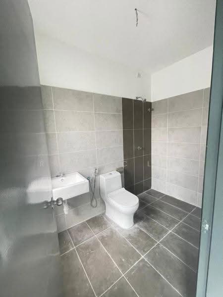 Semi-Detached House for Sale in Taman Scientex Rawang (Rawang) - Raymerc Lim - Bathroom - PropertyGuru.com.my
