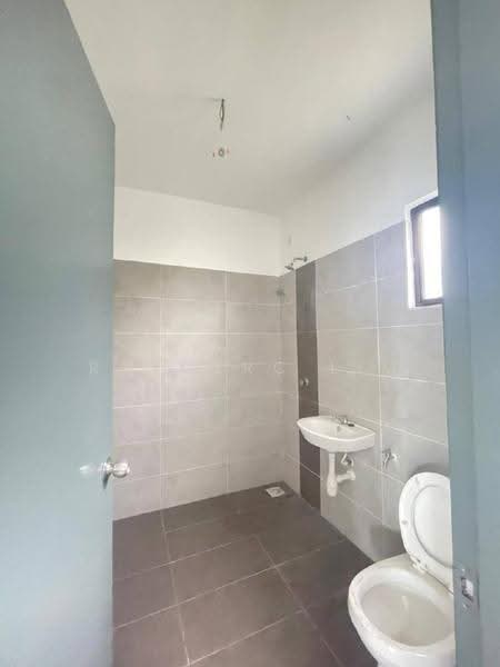 Semi-Detached House for Sale in Taman Scientex Rawang (Rawang) - Raymerc Lim - Bathroom - PropertyGuru.com.my
