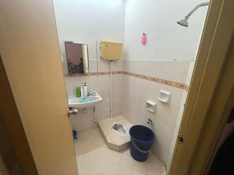 Rumah Teres 1-Tingkat untuk Dijual di Taman Setia Indah (Tebrau) - Alviss Tay - Bathroom - PropertyGuru.com.my