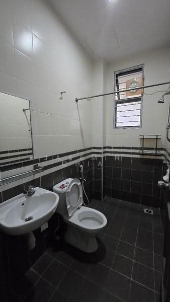 Terraced House for Sale in Taman Seri Bukit Segambut (Batu) - Jasemin Chia - Bathroom - PropertyGuru.com.my