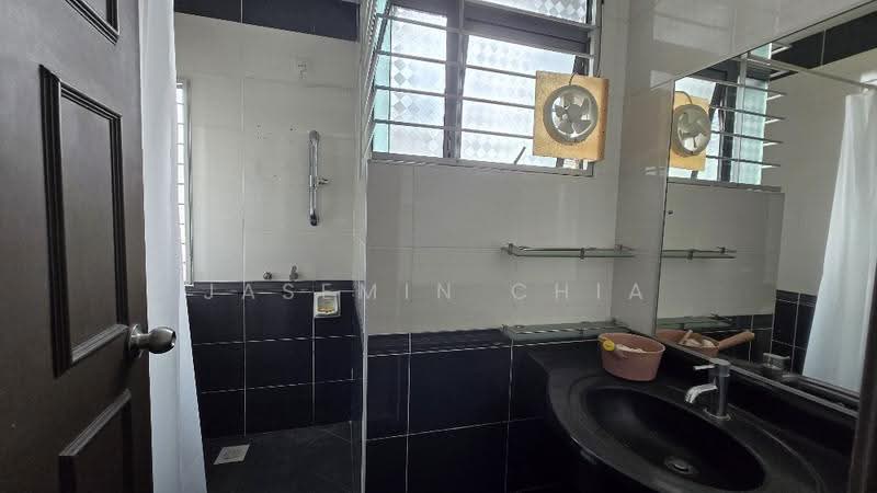 Terraced House for Sale in Taman Seri Bukit Segambut (Batu) - Jasemin Chia - Bathroom - PropertyGuru.com.my