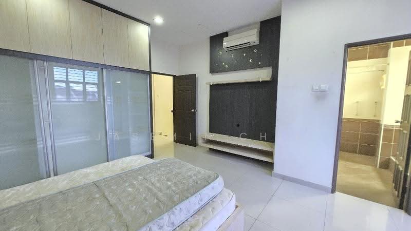 Terraced House for Sale in Taman Seri Bukit Segambut (Batu) - Jasemin Chia - Bedroom - PropertyGuru.com.my