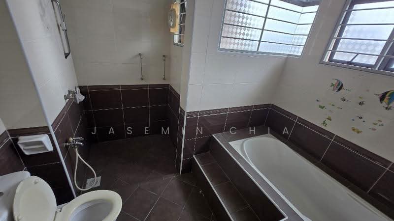 Terraced House for Sale in Taman Seri Bukit Segambut (Batu) - Jasemin Chia - Bathroom - PropertyGuru.com.my