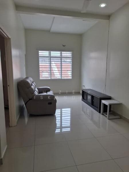 Rumah Teres 2-Tingkat untuk Disewa di Jalan Ipoh (Kuala Lumpur) - Shaziery Iskandar - Living Room - PropertyGuru.com.my