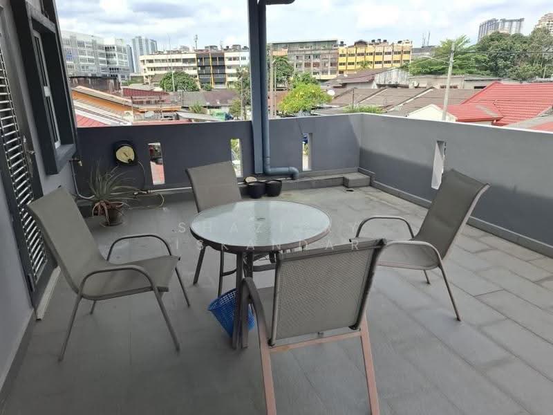 Rumah Teres 2-Tingkat untuk Disewa di Jalan Ipoh (Kuala Lumpur) - Shaziery Iskandar - Balcony - PropertyGuru.com.my