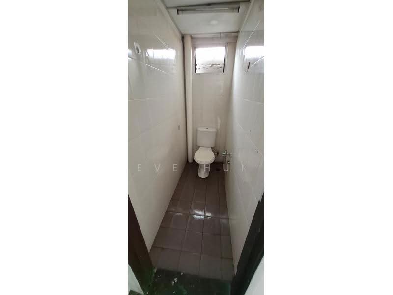 Kedai untuk Dijual di Taman Pasir Putih (Pasir Gudang) - Eve Hui - Bathroom - PropertyGuru.com.my