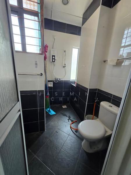 Terraced House for Sale in Taman Seri Bukit Segambut (Batu) - Jasemin Chia - Bathroom - PropertyGuru.com.my