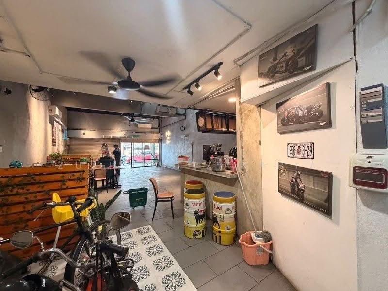 Shop for Rent in Kampung Lindungan (Sunway) - Zulhilmi Zakaria - Interior - PropertyGuru.com.my