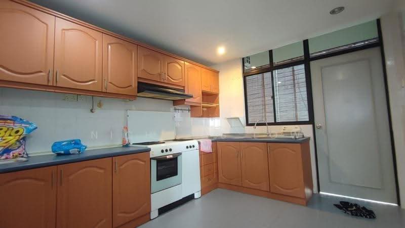 Apartment for Rent at Mewah View Luxurious Apartments - Nicholas Low - Kitchen - PropertyGuru.com.my