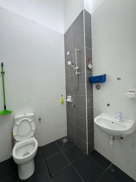 2-storey Terraced House for Sale in Taman Mount Austin (Tebrau) - Pauline Goh - Bathroom - PropertyGuru.com.my