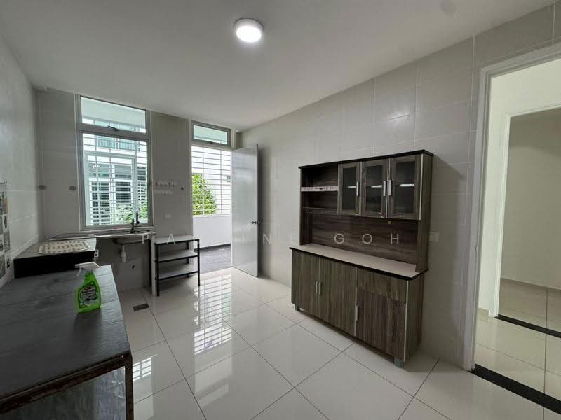 2-storey Terraced House for Sale in Taman Mount Austin (Tebrau) - Pauline Goh - Kitchen - PropertyGuru.com.my