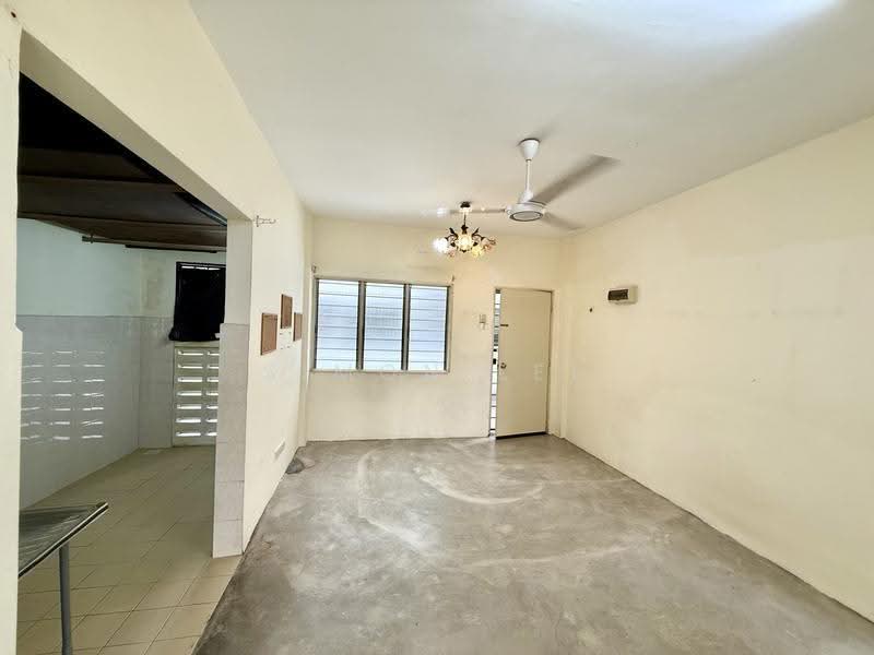 Apartment for Sale at Pangsapuri Arista - Simon Lee - Living Room - PropertyGuru.com.my