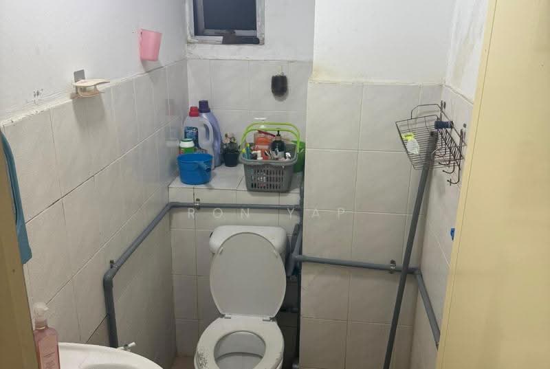 Kondominium untuk Dijual di Kepong Sentral Condominium - Ron Yap - Bathroom - PropertyGuru.com.my
