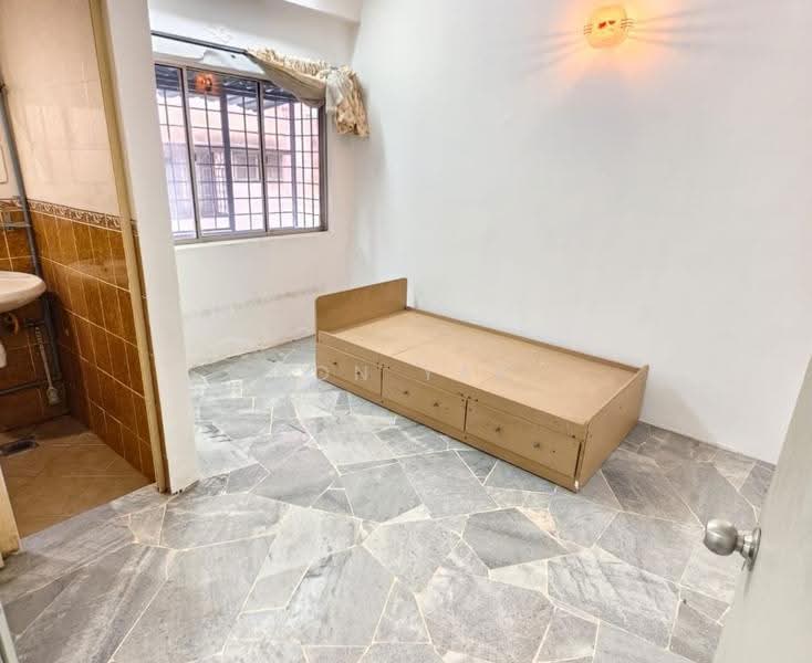 Apartment for Rent at Taman Daya Shop Apartment - Ron Yap - Bedroom - PropertyGuru.com.my