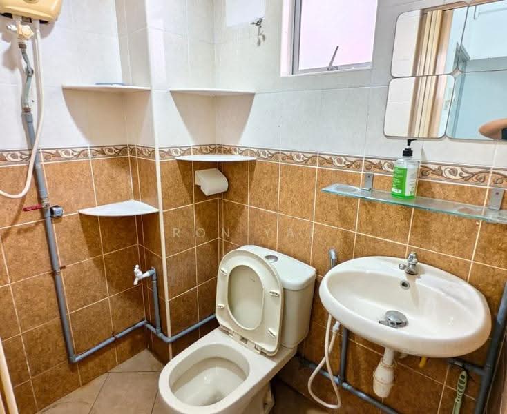 Apartment for Rent at Taman Daya Shop Apartment - Ron Yap - Bathroom - PropertyGuru.com.my