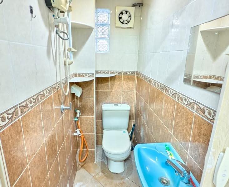 Apartment for Rent at Taman Daya Shop Apartment - Ron Yap - Bathroom - PropertyGuru.com.my