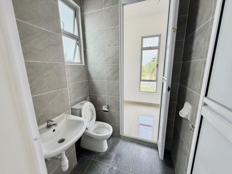 Rumah Kluster untuk Dijual di Kangkar Pulai (Skudai) - Janice . - Bathroom - PropertyGuru.com.my