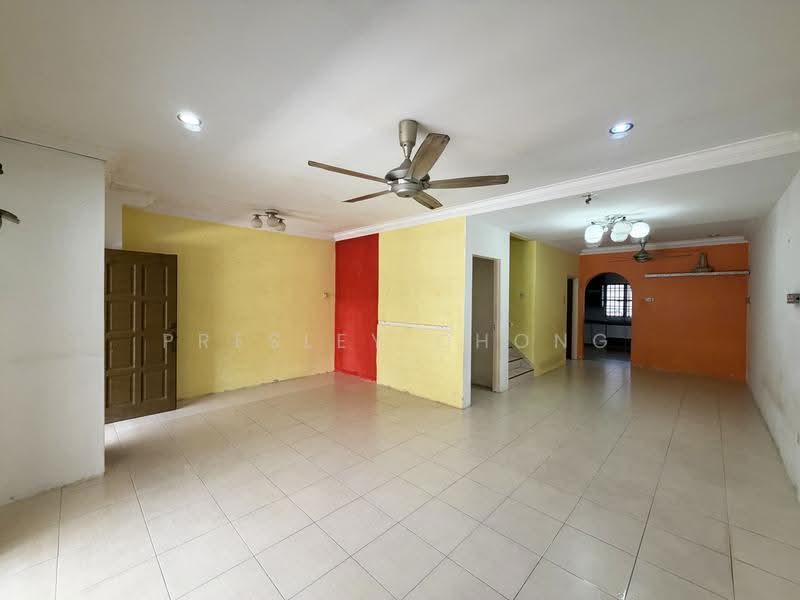 2-storey Terraced House for Sale in Taman Bunga Raya (Tapah) - Presley Chong - Living Room - PropertyGuru.com.my