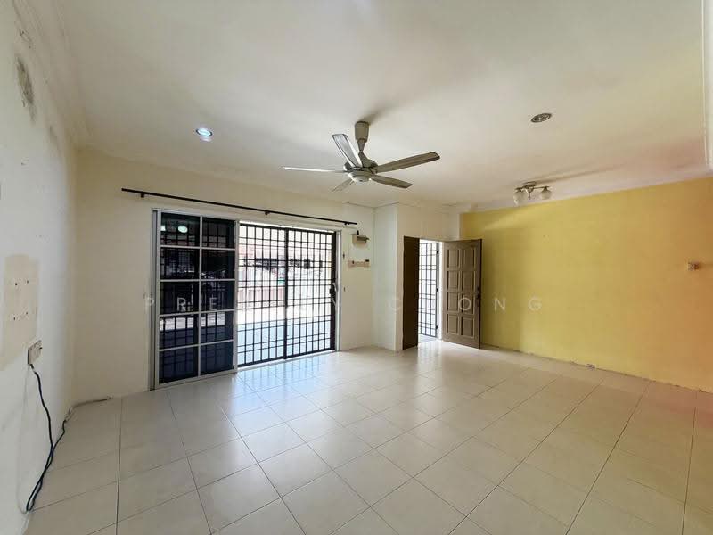 2-storey Terraced House for Sale in Taman Bunga Raya (Tapah) - Presley Chong - Living Room - PropertyGuru.com.my