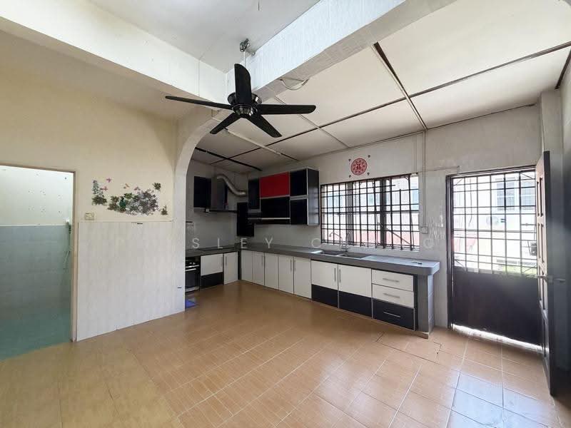 2-storey Terraced House for Sale in Taman Bunga Raya (Tapah) - Presley Chong - Kitchen - PropertyGuru.com.my