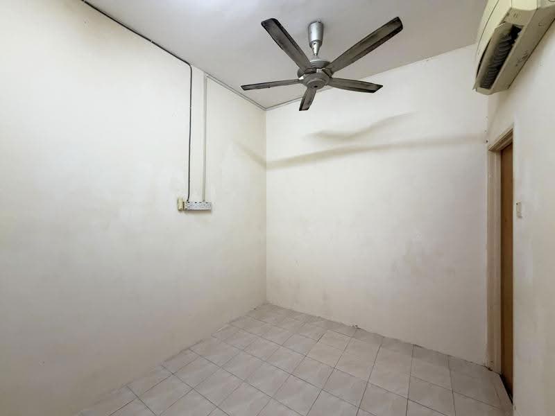2-storey Terraced House for Sale in Taman Bunga Raya (Tapah) - Presley Chong - Bedroom 1 - PropertyGuru.com.my