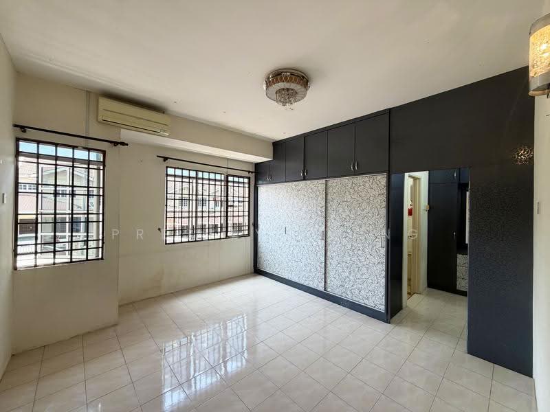 2-storey Terraced House for Sale in Taman Bunga Raya (Tapah) - Presley Chong - Master Bedroom - PropertyGuru.com.my