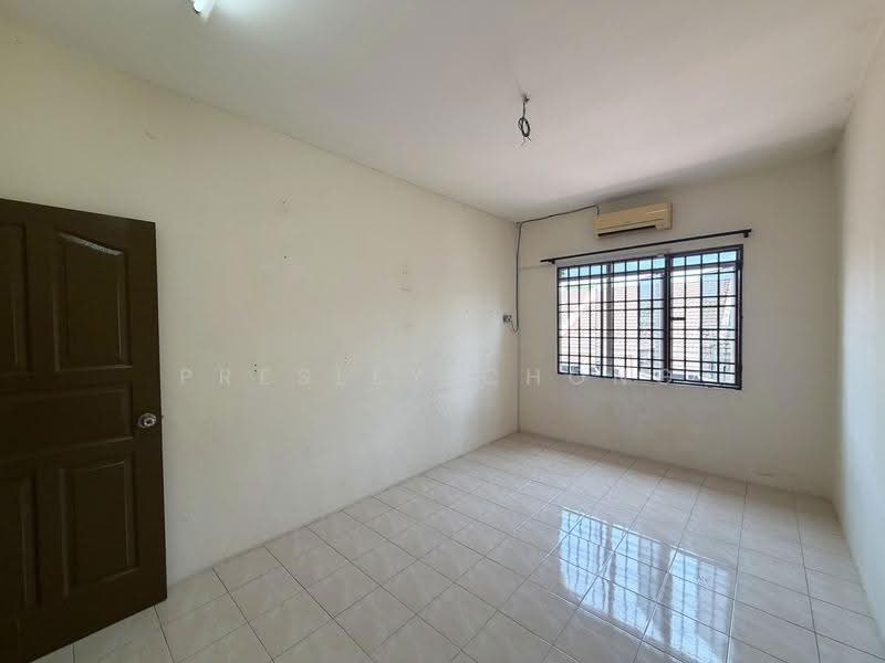 2-storey Terraced House for Sale in Taman Bunga Raya (Tapah) - Presley Chong - Bedroom 2 - PropertyGuru.com.my