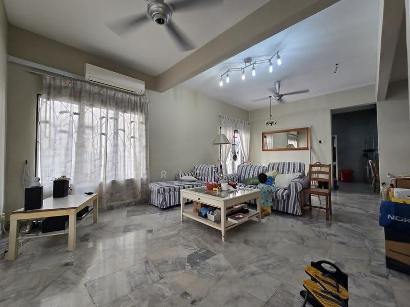 2-storey Terraced House for Sale in Taman Kelana Idaman (Ara Damansara) - Henrick Tan - Living Room - PropertyGuru.com.my