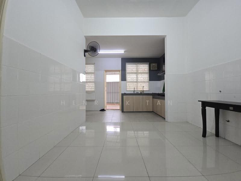 Rumah Teres untuk Dijual di Kemuning Utama (Shah Alam) - Henrick Tan - Kitchen - PropertyGuru.com.my