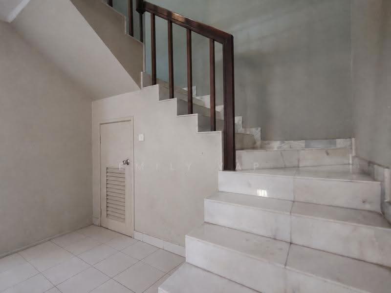 2-storey Terraced House for Sale in Seri Utama Damansara (Kota Damansara) - Emily Yap - Marble staircase - PropertyGuru.com.my
