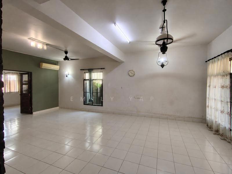 2-storey Terraced House for Sale in Seri Utama Damansara (Kota Damansara) - Emily Yap - Living Room - PropertyGuru.com.my