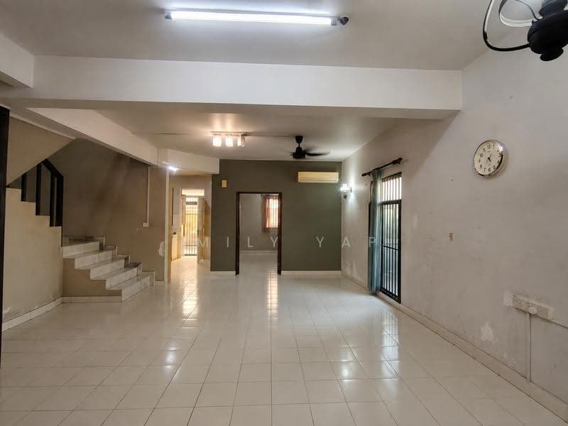 2-storey Terraced House for Sale in Seri Utama Damansara (Kota Damansara) - Emily Yap - Living Room - PropertyGuru.com.my