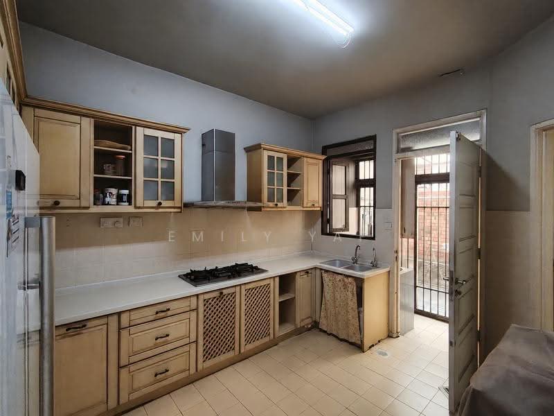 2-storey Terraced House for Sale in Seri Utama Damansara (Kota Damansara) - Emily Yap - Kitchen - PropertyGuru.com.my