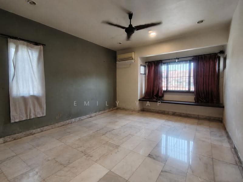 2-storey Terraced House for Sale in Seri Utama Damansara (Kota Damansara) - Emily Yap - Master Room - PropertyGuru.com.my