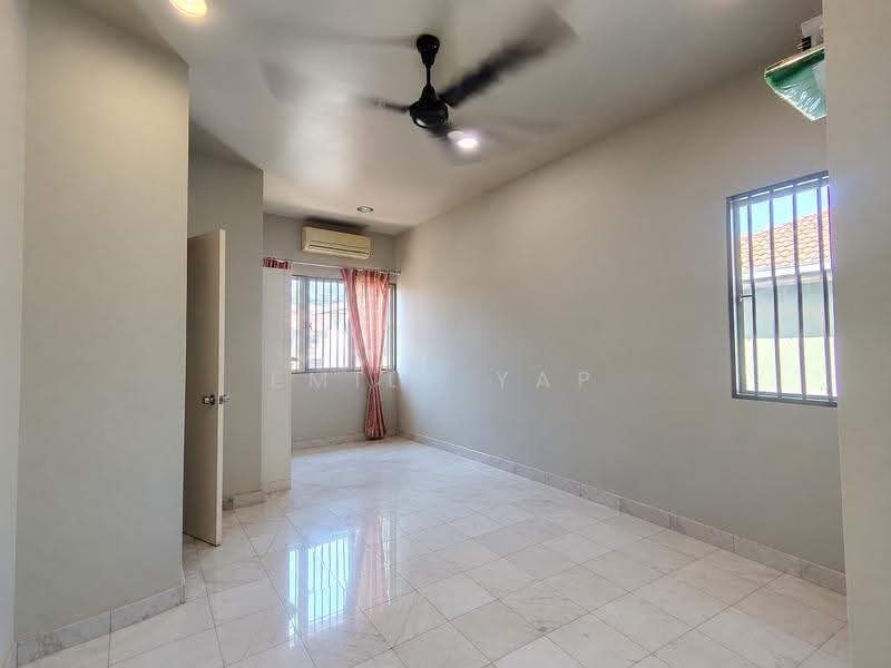 2-storey Terraced House for Sale in Seri Utama Damansara (Kota Damansara) - Emily Yap - 3rd bedroom - PropertyGuru.com.my